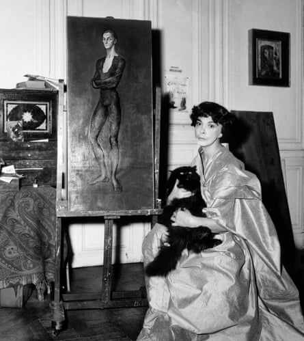 Fanatique… Leonor Fini et son persan, devant son portrait du danseur Raymond Larrain.