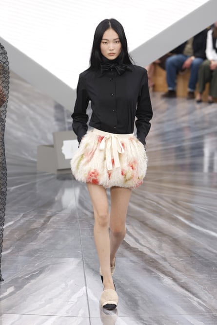 A model in a sort puffy skirt