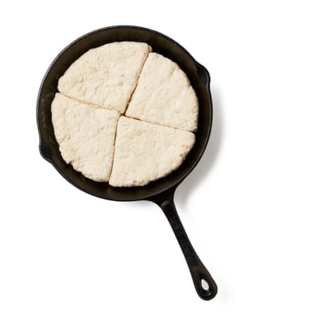 Flour a knife and cut the round into quarters (or cut the dough into smaller triangles, if you prefer). Then toast/fry for five minutes.