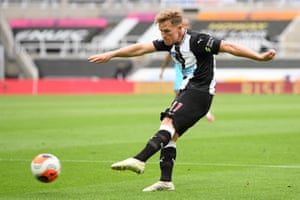 Ritchie shoots to score the equaliser.