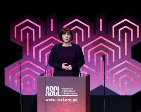 Bridget Phillipson liefert eine Rede