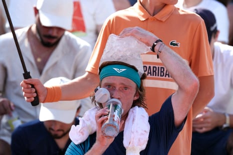 French Open 2026: Ο Rybakina προχωρά καθώς ο Wawrinka υποκλίνεται τη δεύτερη μέρα – ζωντανά