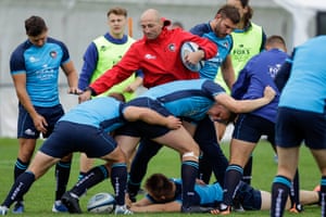 Steve Borthwick, head coach of Leicester Tigers, coaches the forwards during a training session at Oval Park in July.
