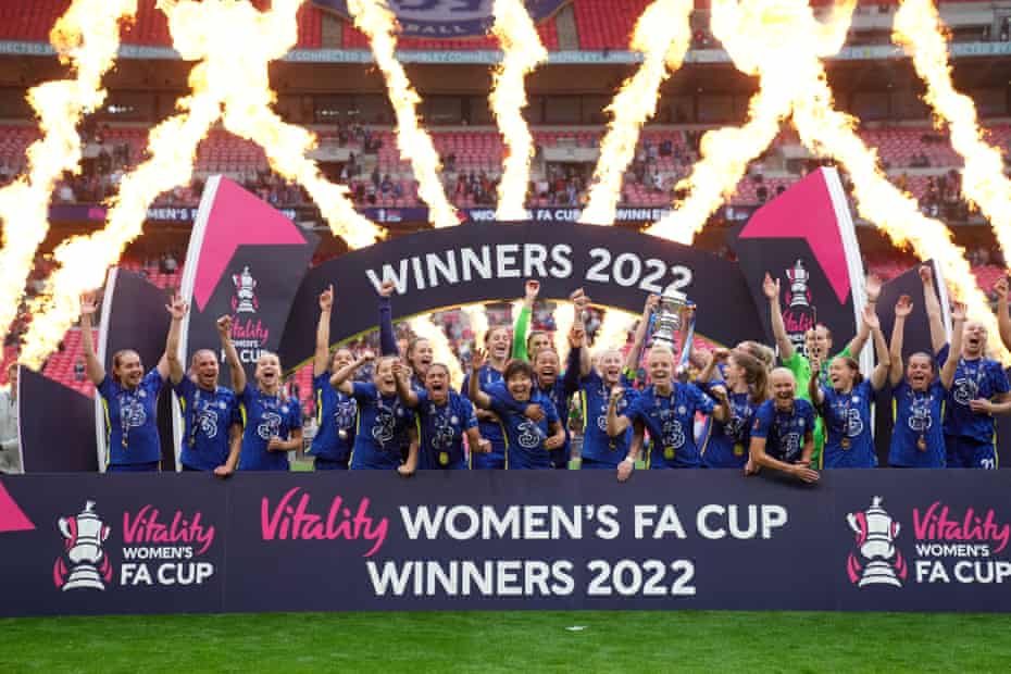 Chelsea's players celebrate their FA Cup triumph.