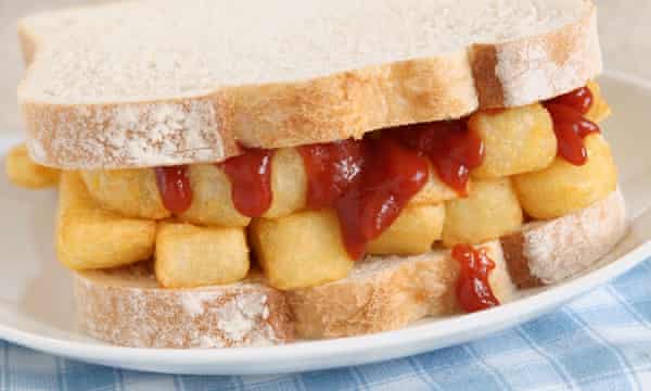 Un morceau de beurre avec du ketchup à la tomate