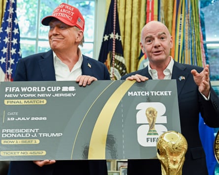 Gianni Infantino, president of Fifa, with Donald Trump in the White House, August 2025.