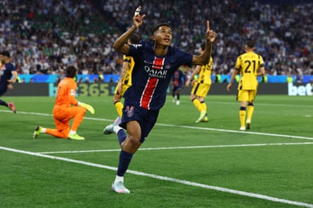 Senny Mayulu celebrates scoring for PSG
