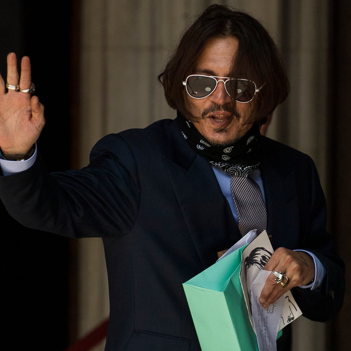 No Signs Of Injury On Amber Heard S Face After Alleged Johnny Depp Row Court Hears Johnny Depp The Guardian