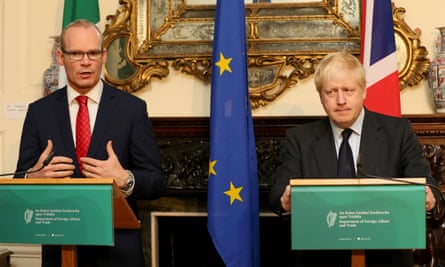 Simon Coveney (L) and Boris Johnson hold a joint press conference in Dublin.