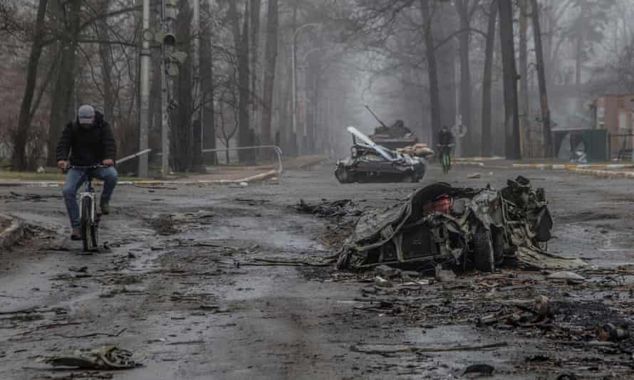 Russia-Ukraine war: 120,000 civilians blocked from leaving besieged city of Mariupol, says Zelenskiy – live 5 A street in the town of Bucha, in Kyiv region, Ukraine April 1, 2022.