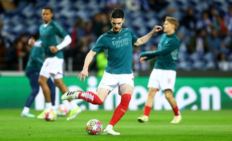 Declan Rice and his Arsenal teammates warm up ahead of kick-off.