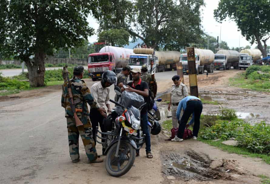 Excise officers at the Bihar-Jharkhand interstate border search for alcohol entering Bihar at a checkpoint.