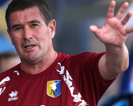 Nigel Clough waves from the dugout during Mansfield’s Carabao Cup match against Sheffield United
