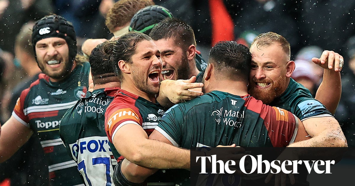 Leicester sink Saracens with contentious late penalty try