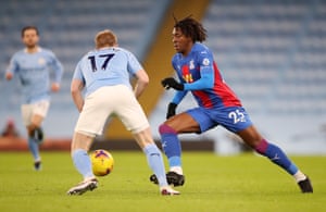 Manchester city v crystal palace: premier lig - canlı! 3 eberechi eze of crystal palace, manchester city'den kevin de bruyne'yi geçmiş gibi görünüyor.