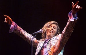David Bowie headlines he Glastonbury Festival in 2000