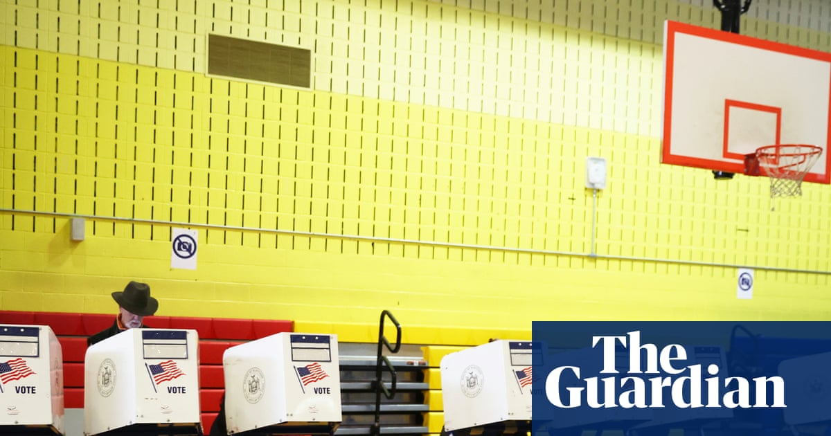 AI-driven disinformation running rampant on social media before US midterms, experts warn