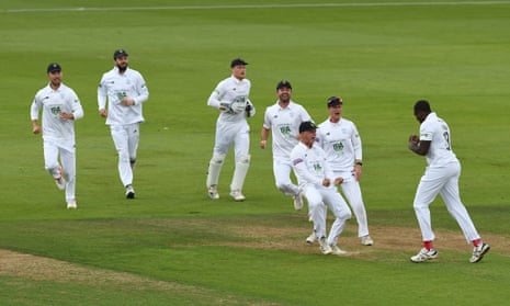 Hampshire beat Nottinghamshire to go top of Division One.