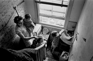 London, 1972. A makeshift kitchen on a staircase in a house in Brixton