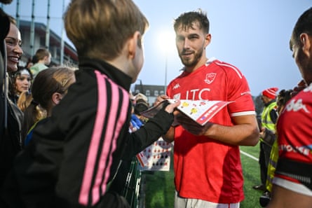 Lorne Bickley of Jersey Bulls signs autographs at Springfield Stadium