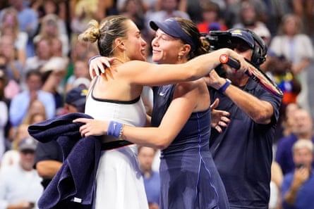 Amanda Anisimova congratulates the champion Aryna Sabalenka