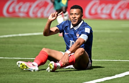 France’s Kylian Mbappé reacts aft a situation successful nan punishment area by Senegal’s Sadio Mané