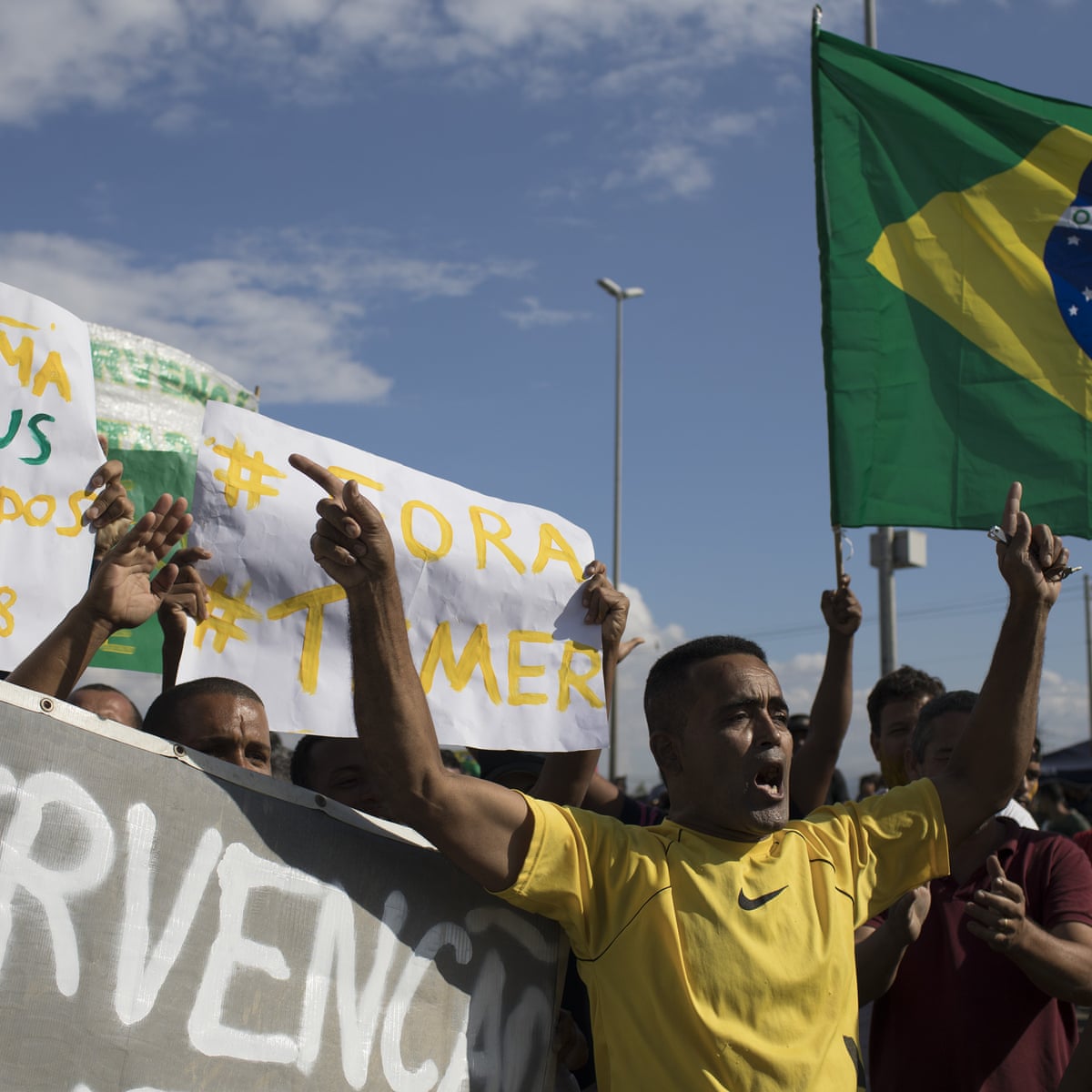Truckers Strike Highlights A Dangerous Moment For Brazil S Democracy Brazil The Guardian