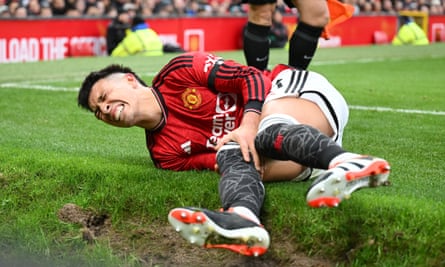 Lisandro Martínez only played 14 games in all competitions last season. The Argentinian was one of many Manchester United defenders who were sidelined because of injury