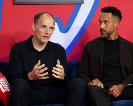 Thomas Tuchel speaks with Theo Walcott