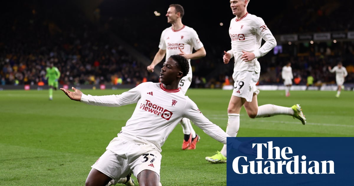 A 97th-minute goal from Kobbie Mainoo gave Manchester United a thrilling 4-3 victory against Wolves, who had come back from 3-1 down