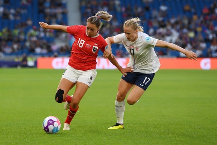 The Austrians have a deserved half-time lead.