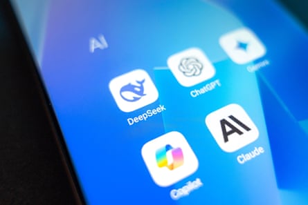 Deepseek and other AI apps on smartphone.