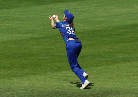 Nat Sciver-Brunt takes a brilliant catch to dismiss Ashleigh Gardner