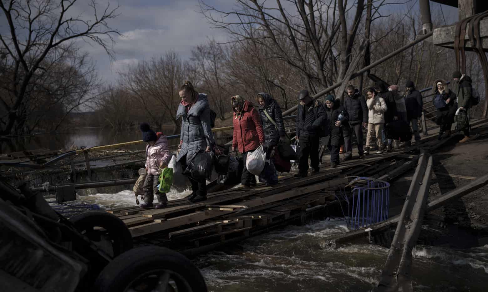 Civilians evacuated from Enerhodar amid calls for ceasefire to allow Chernobyl repairs (theguardian.com)