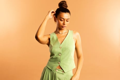 مدلي با جليقه و شلوار