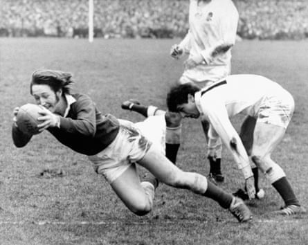 JPR Williams scores against England at Twickenham in February 1970