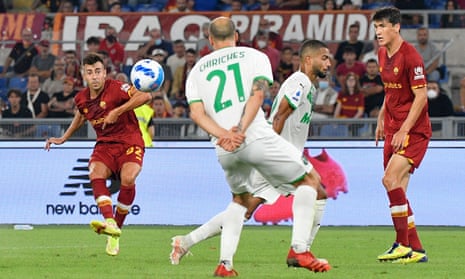 Stephan El Shaarawy scores in stoppage time to earn Roma victory against Sassuolo in a topsy-turvy match.