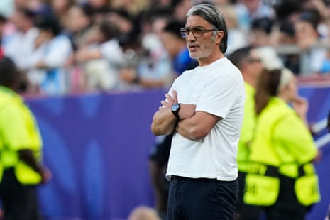 Murat Yakin ponders his team’s play.