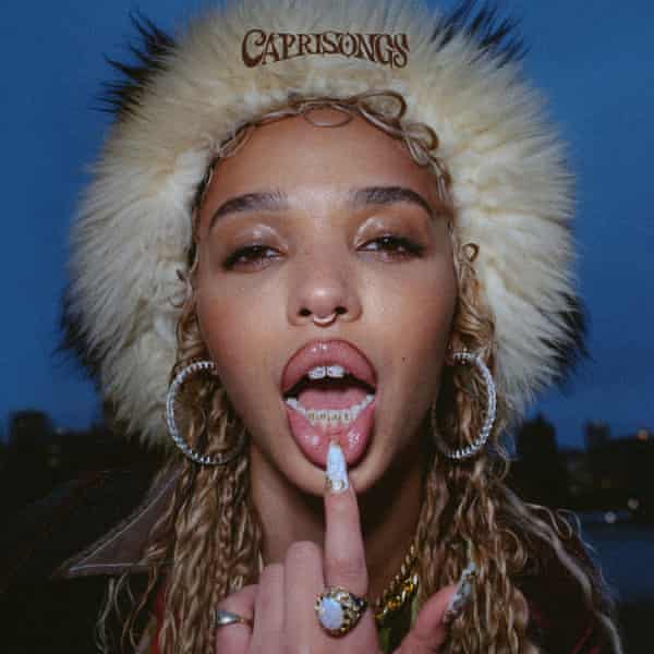 Ramas FKA en la portada de Caprisongs.