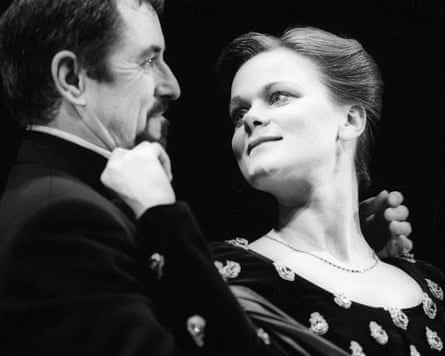 Samantha Bond’s Hermione, with John Nettles as Leontes, directed by Adrian Noble in 1993.