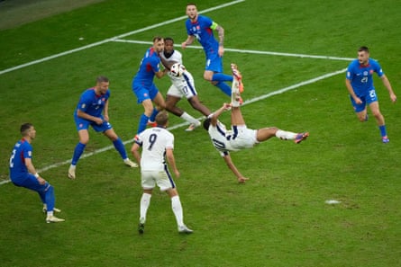 Jude Bellingham scores an overhead goal during the match between England and Slovakia at Euro 2024