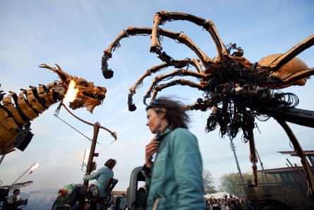 Dragon and spider animatronics outside La Halle de la Machine, Toulouse. 