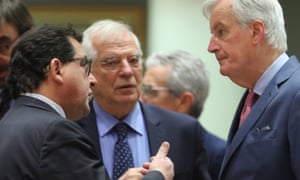 Luis Marco Aguiriano (left) with Spanish foreign affairs minister Josep Borrel and Michel Barnier.