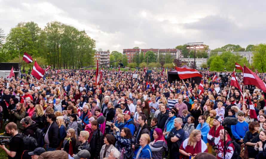 Thousands rallied in Latvia on 20 May near a Soviet-era monument, which has become a rallying point for pro-Kremlin supporters in the Baltic state, to call for the second world war memorial to be destroyed. Protesters could be seen carrying placards reading ‘Support Ukrainians’ and ‘Our land, Our rules’ and waved Latvian and Ukrainian flags.