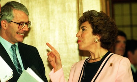 Edwina Currie avec John Major lors du lancement du Manifeste européen conservateur en 1994.
