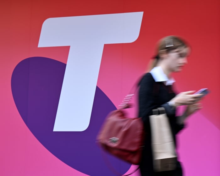 Major outage hits Telstra mobile network as thousands report they can’t make calls or access internet