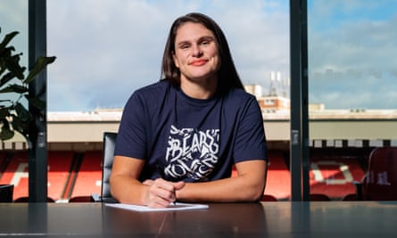 Ilona Maher signs for Bristol