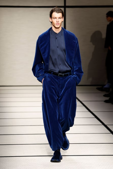 Giorgio Armani show, Runway, Autumn Winter 2025, Milan Fashion Week Men’s, Italy - 20 Jan 2025Mandatory Credit: Photo by REX/Shutterstock (15105236dy) Model on the catwalk Giorgio Armani show, Runway, Autumn Winter 2025, Milan Fashion Week Men’s, Italy - 20 Jan 2025