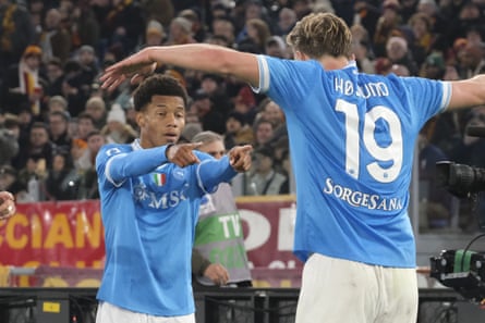 David Neres with Rasmus Højlund
