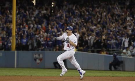 World Series Game 6/Dodgers 3, Astros 1: Dodgers shut down Astros